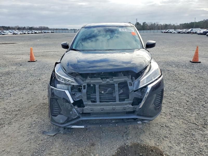 2023 Nissan Kicks s