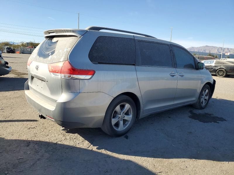2014 Toyota Sienna le