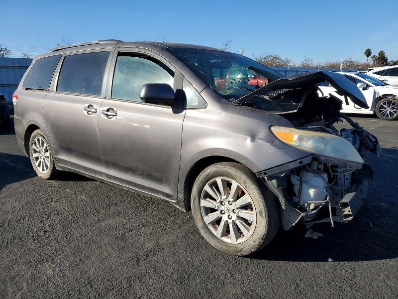 2011 Toyota Sienna xle