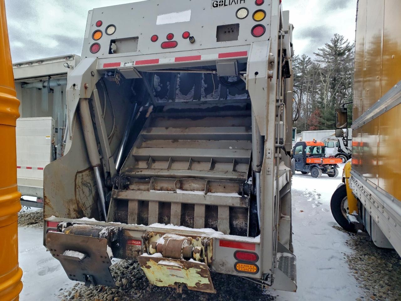 2010 Mack MRU Refuse Truck