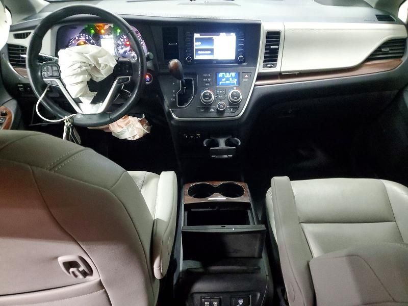 2020 Toyota Sienna xle