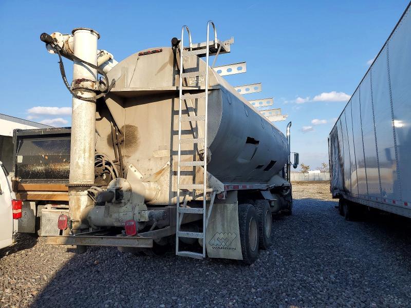 2001 International F-2574 Feed Mixer Truck