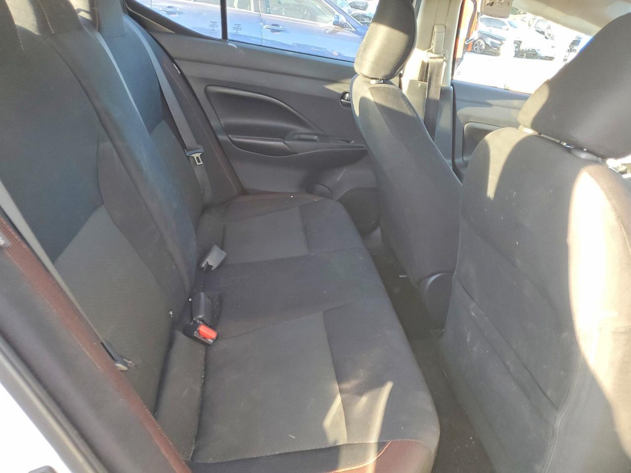 2022 Nissan Versa sr