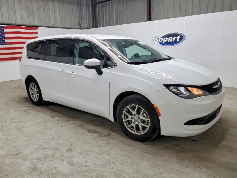 2023 Chrysler Voyager lx