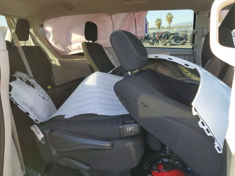 2024 Chrysler Voyager lx