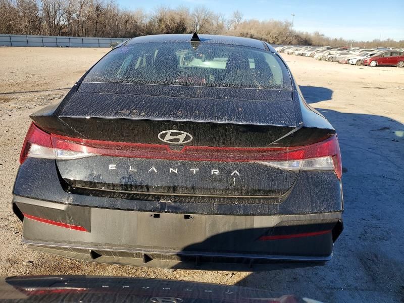 2025 Hyundai Elantra se