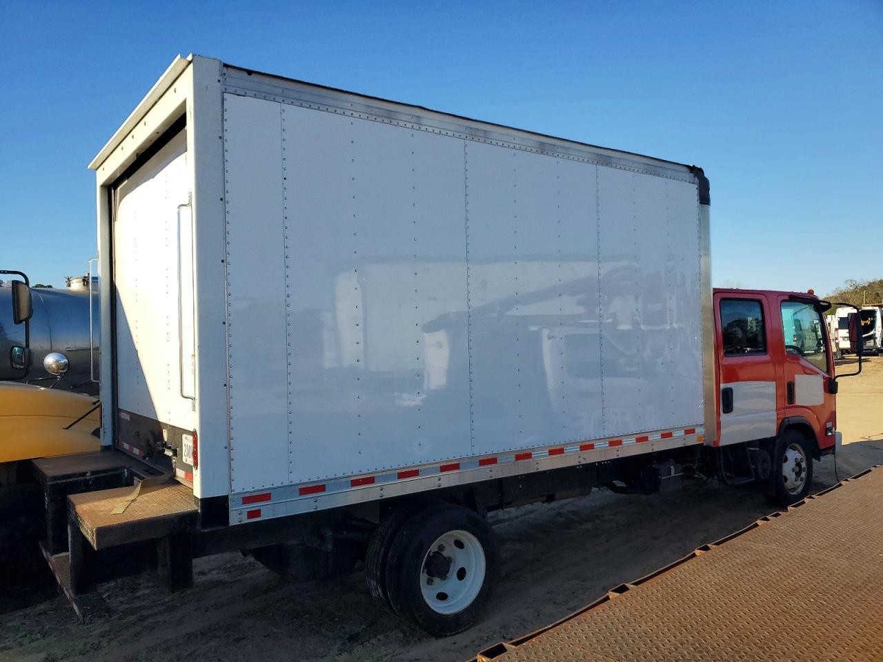 2021 Isuzu NPR HD BOX Truck