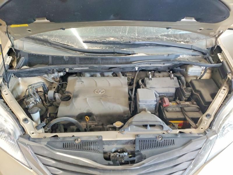 2011 Toyota Sienna xle