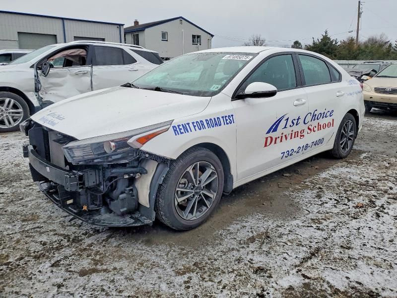 2023 KIA Forte lx