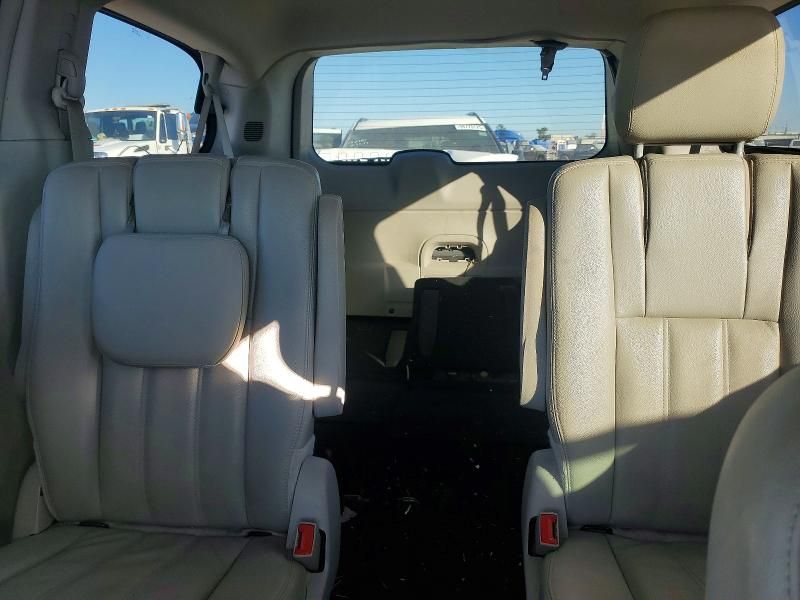 2013 Chrysler Town & Country Touring