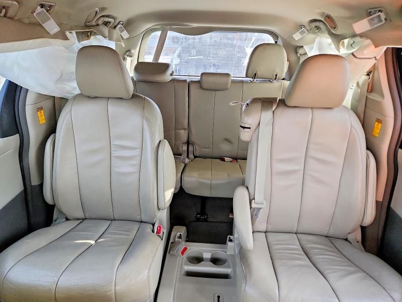 2014 Toyota Sienna xle