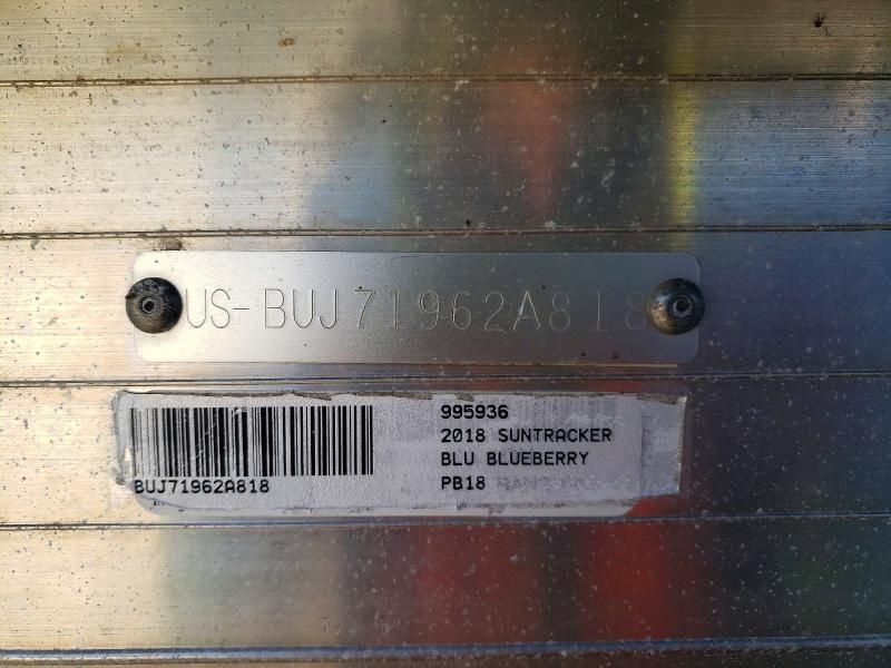 2018 Sun Tracker Partyhut