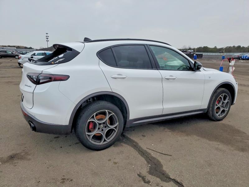 2024 Alfa Romeo Stelvio ti