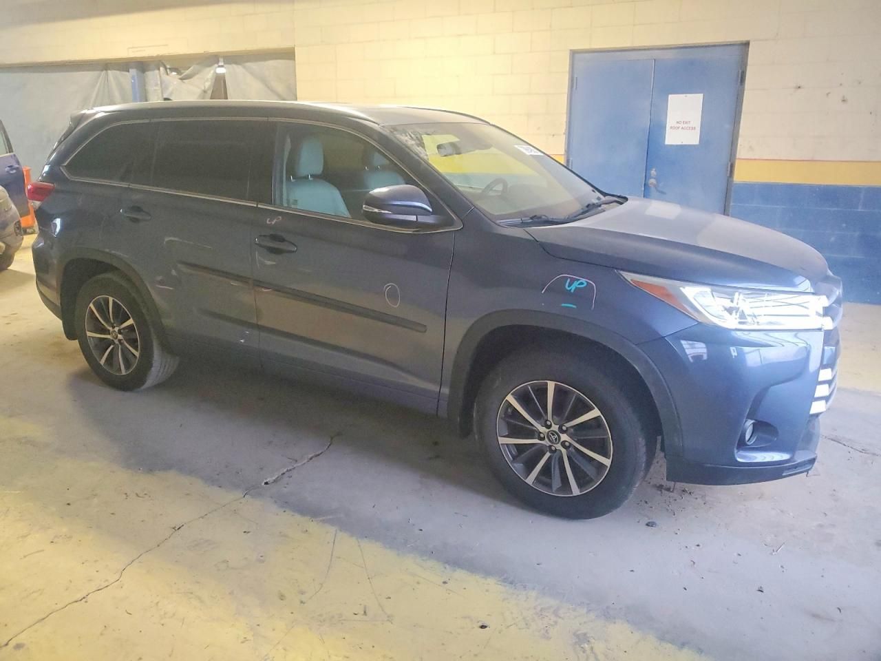 2018 Toyota Highlander se