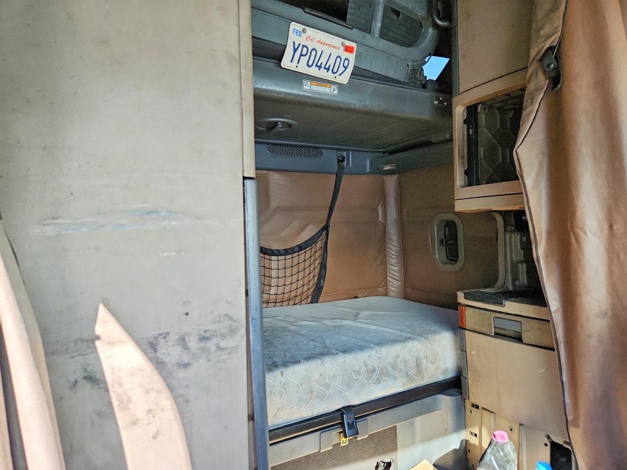 2016 Freightliner Cascadia 125 Semi Truck