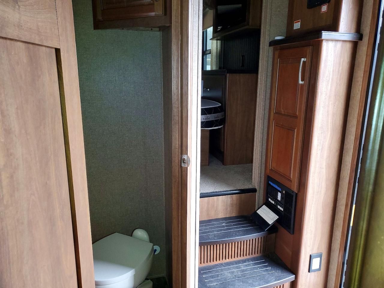 2017 Keystone Montana HI