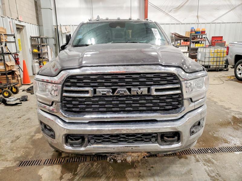 2022 Dodge Ram 3500 big Horn/lone Star