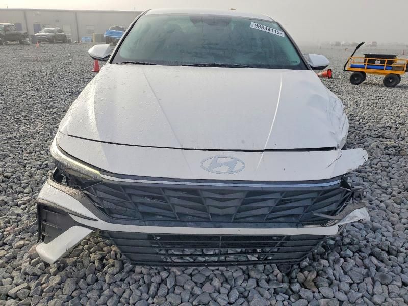 2024 Hyundai Elantra se