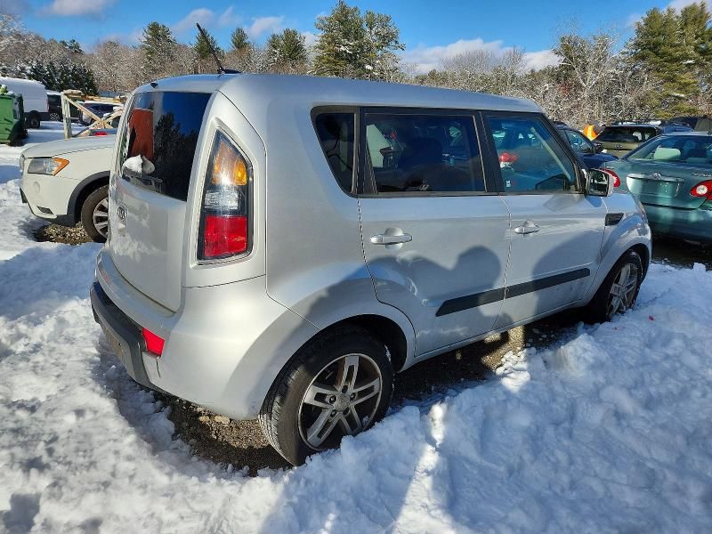 2011 KIA Soul +