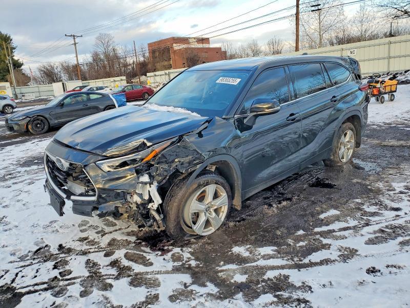 2022 Toyota Highlander le
