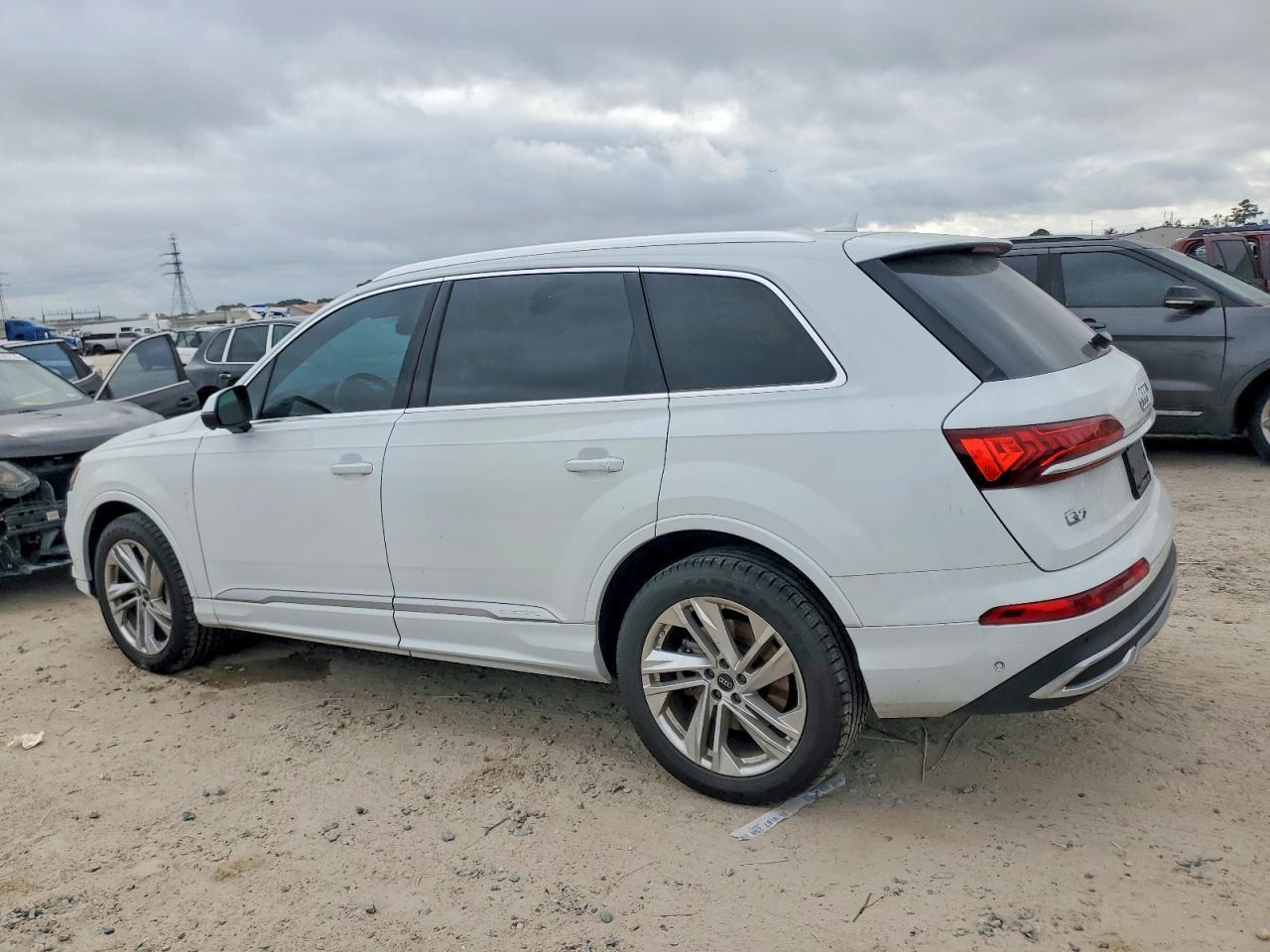 2023 Audi Q7 Premium Plus