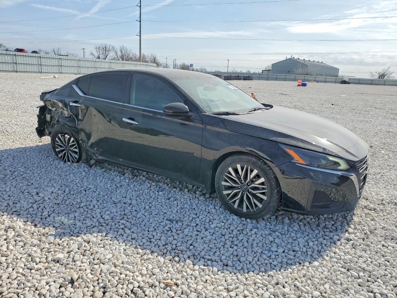 2024 Niss Altima