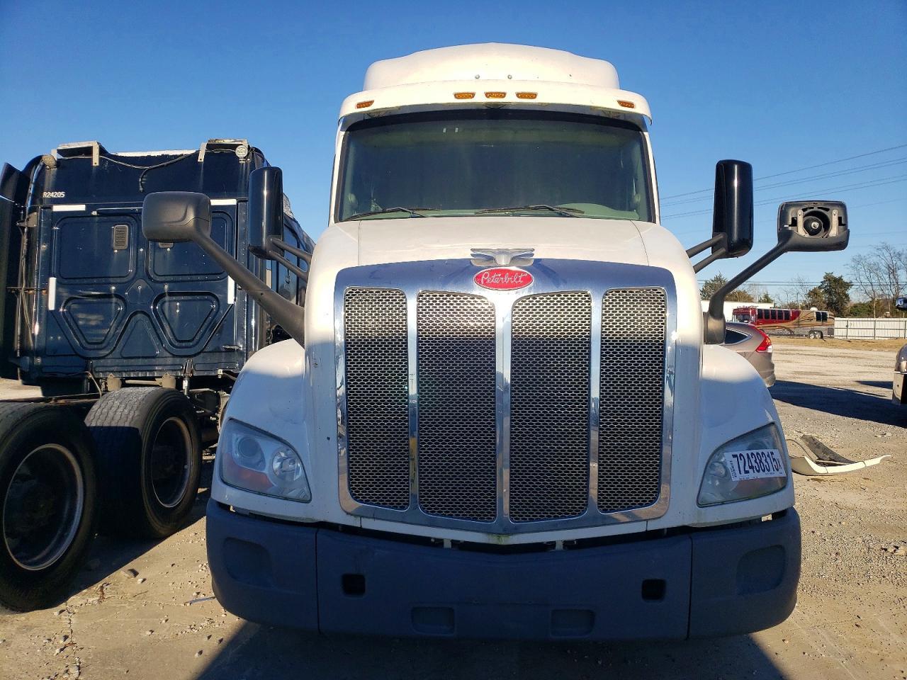 2018 Peterbilt 579 Semi Truck