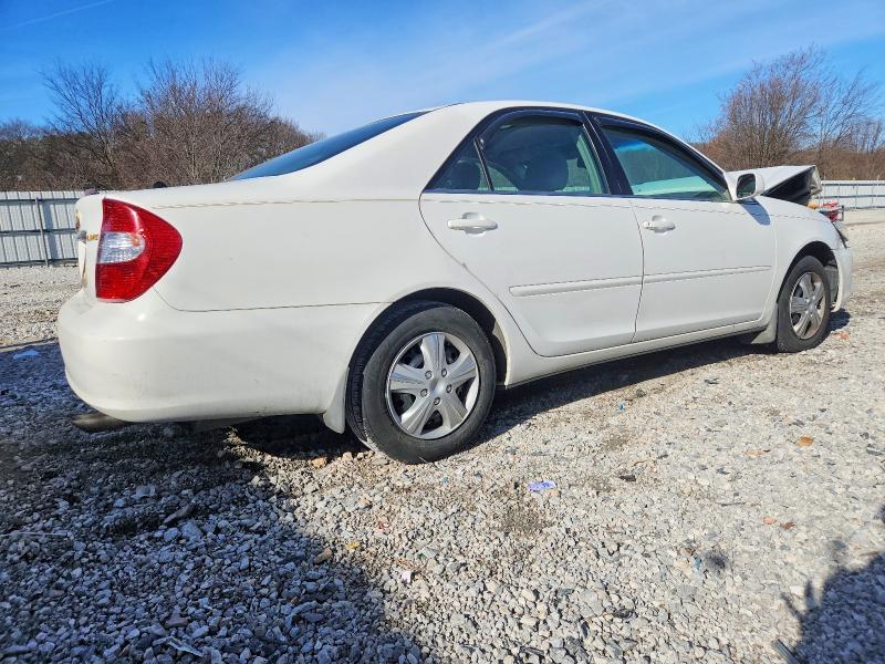 2004 Toyota Camry le
