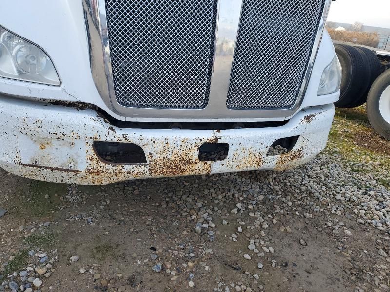 2015 Kenworth T680 Semi Truck