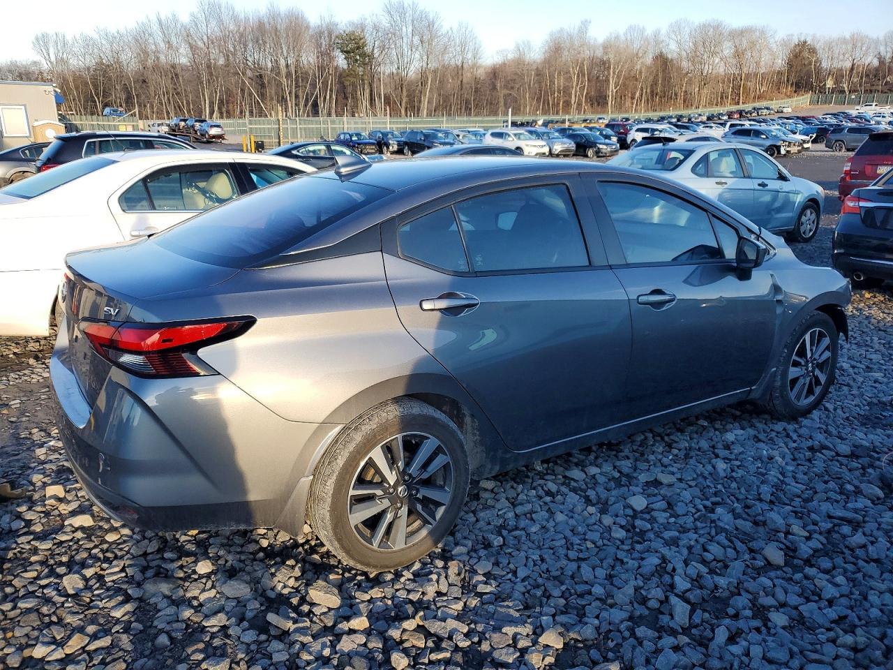 2022 Nissan Versa sv