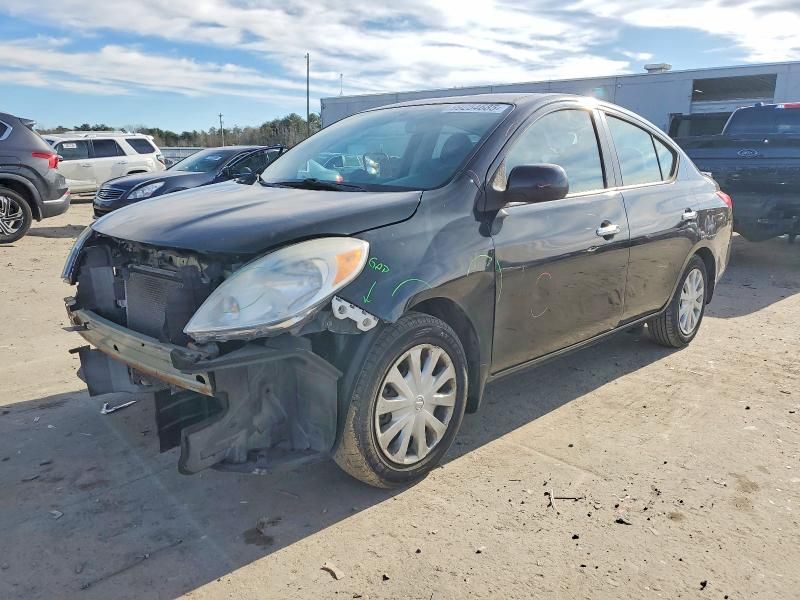 2013 Nissan Versa s