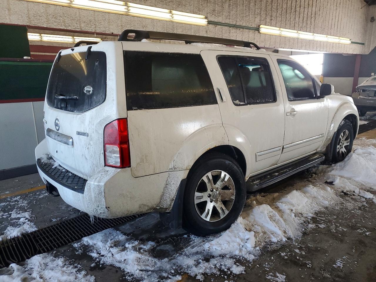 2011 Nissan Pathfinder s