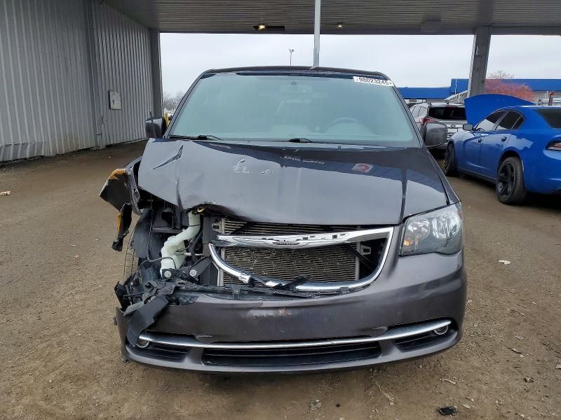 2016 Chrysler Town & Country s