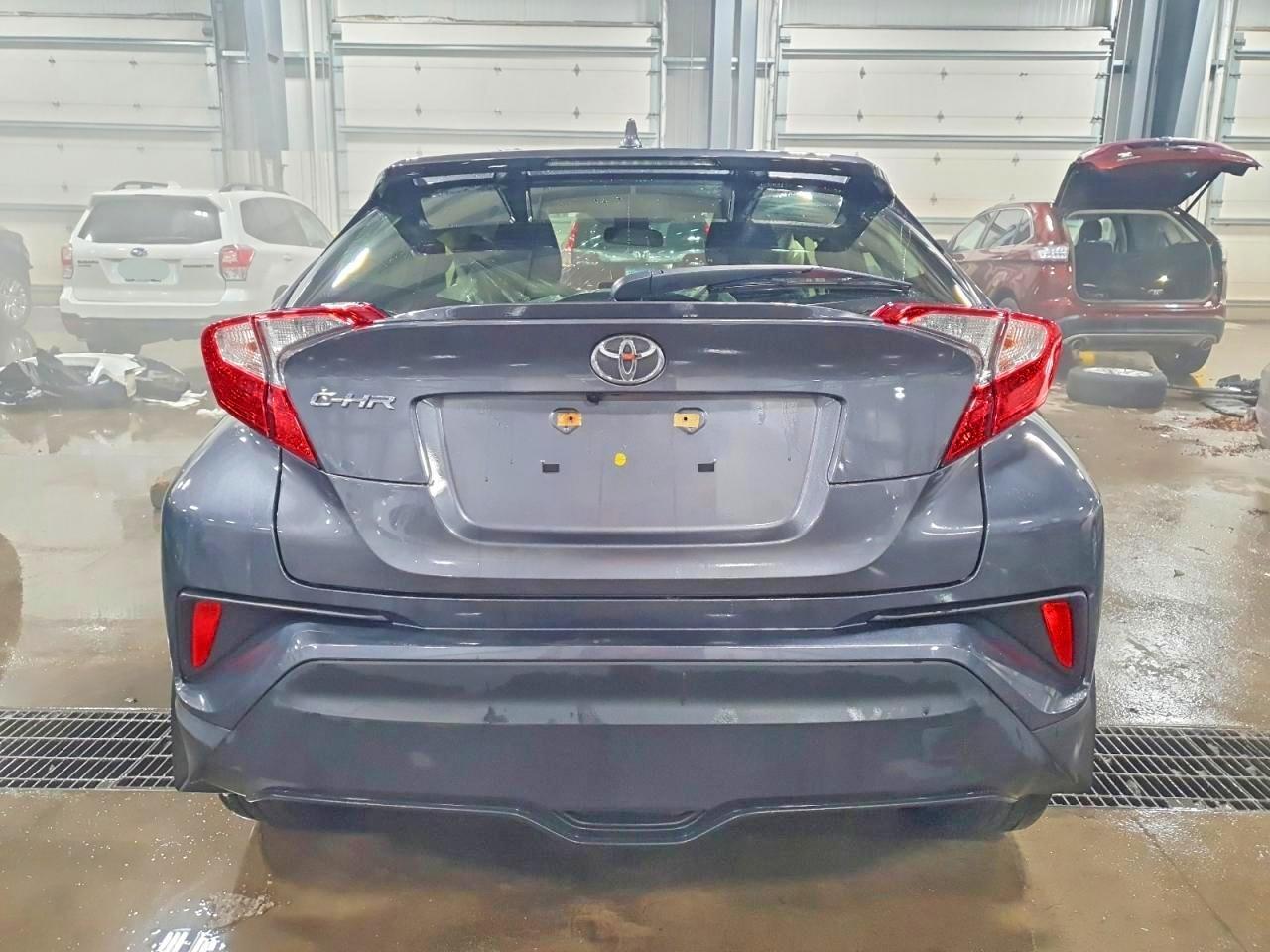 2021 Toyota C-hr le