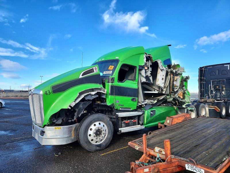 2017 Kenworth T680 Semi Truck