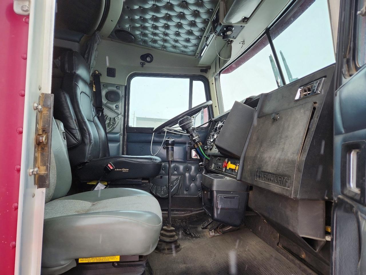 1995 Kenworth T600 Semi Truck