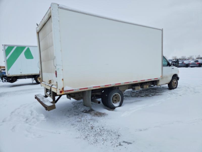 2004 Ford Econoline E450 Super Duty Cutaway Van
