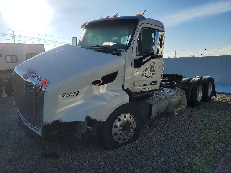 2016 Peterbilt 579 Semi Truck