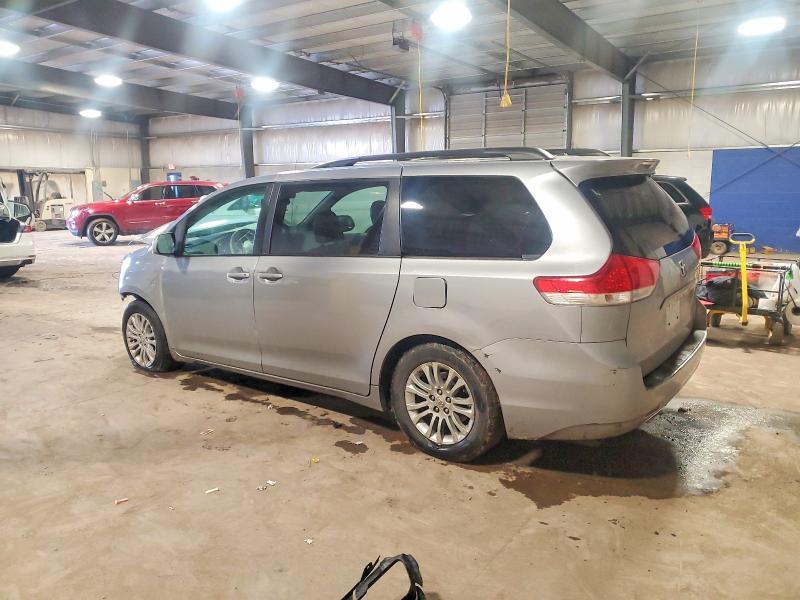 2012 Toyota Sienna xle