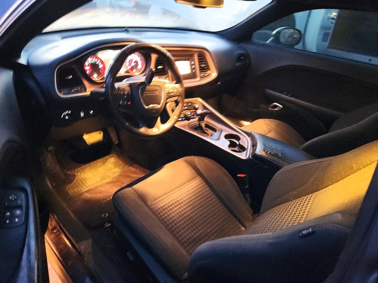 2016 Dodge Challenger sxt