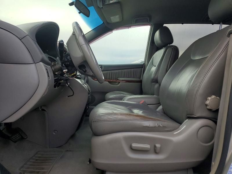 2004 Toyota Sienna xle
