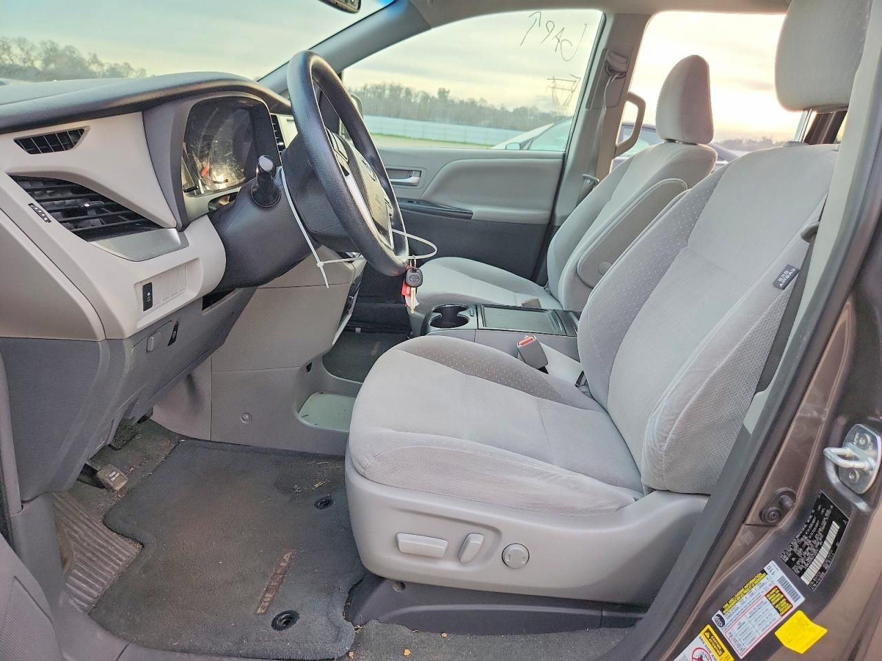 2016 Toyota Sienna le