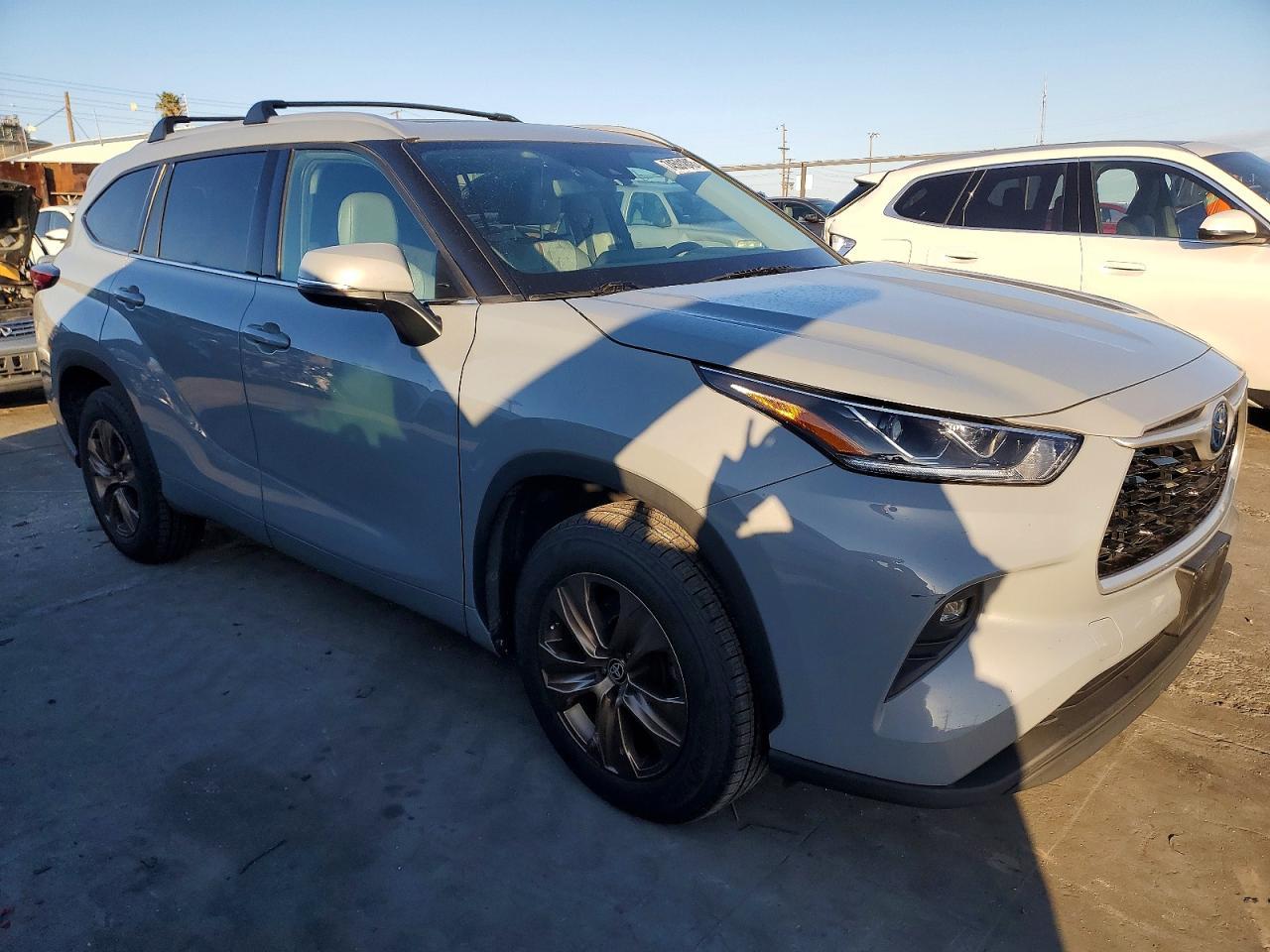 2022 Toyota Highlander Hybrid xle