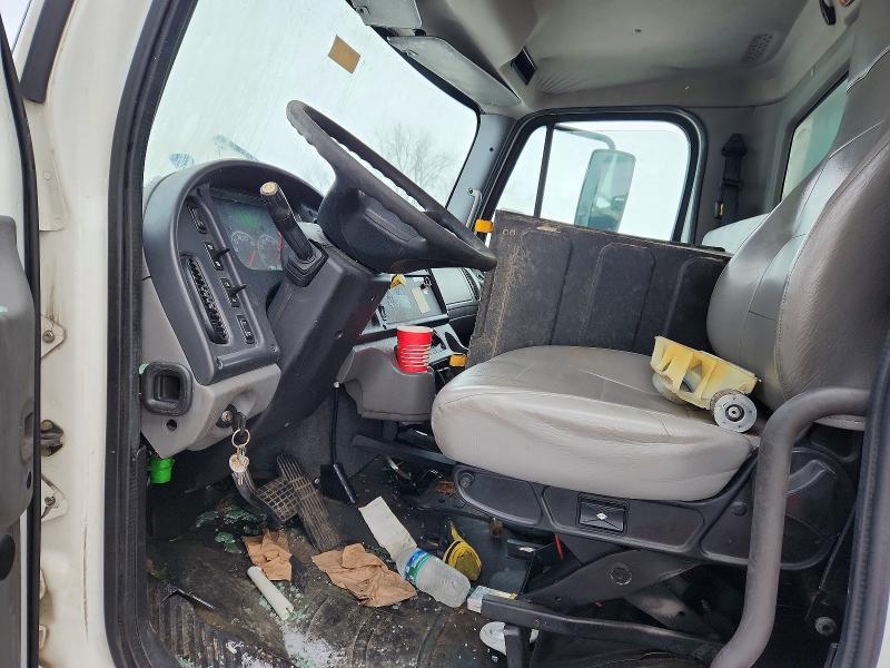 2019 Freightliner Business Class M2 BOX Truck