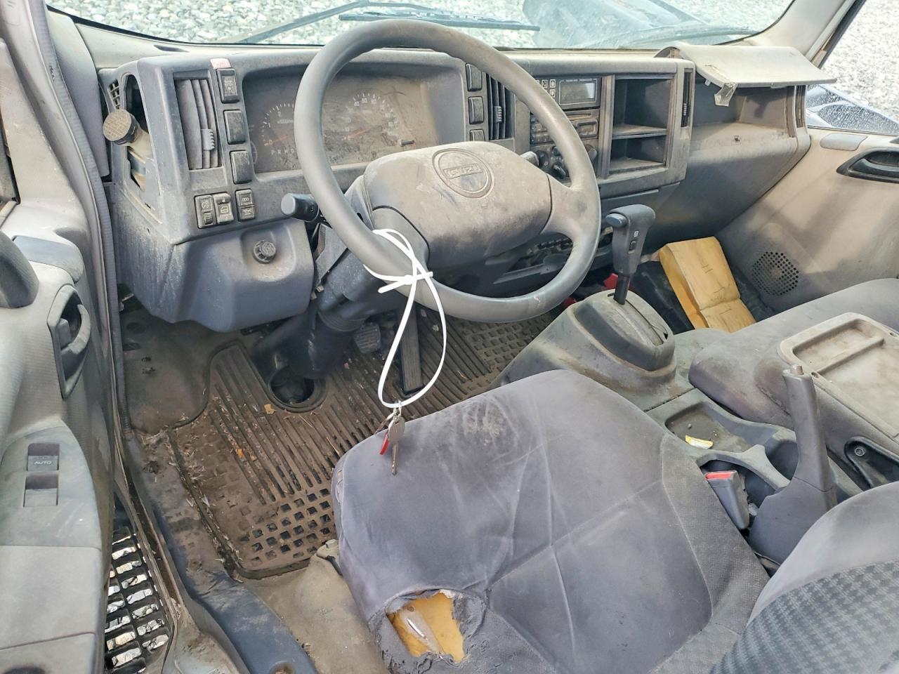 2009 Isuzu NPR Refrigerated BOX Truck