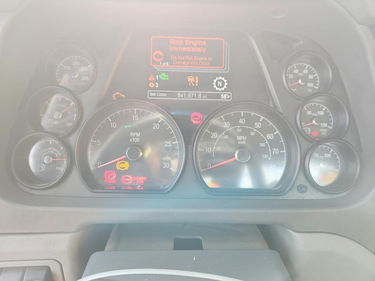 2016 Peterbilt 579 Semi Truck