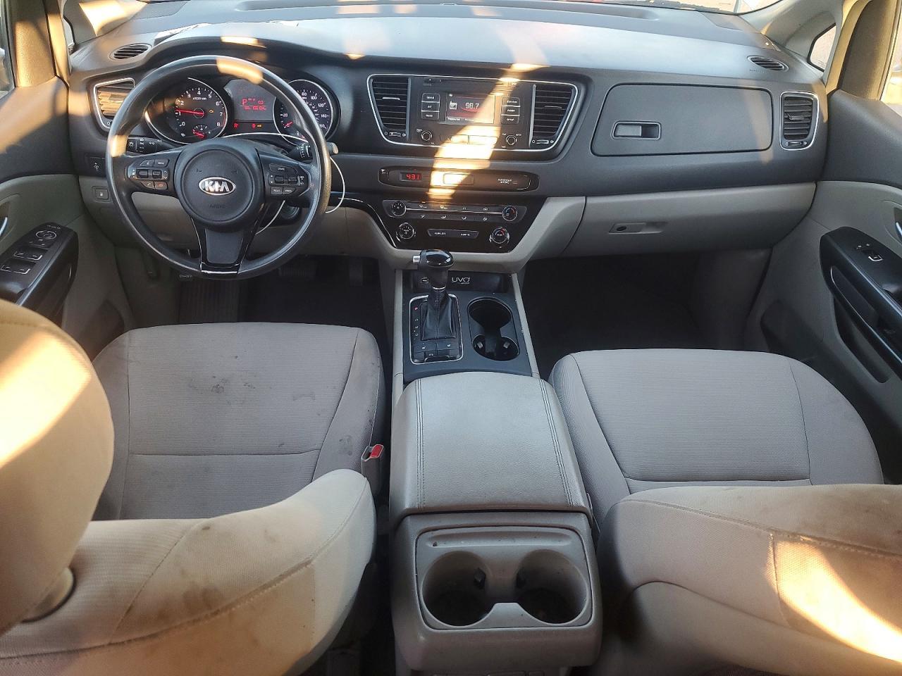 2015 KIA Sedona lx