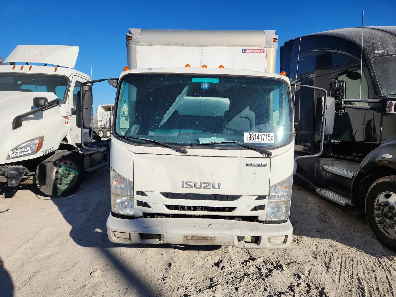 2016 Isuzu Npr box Truck