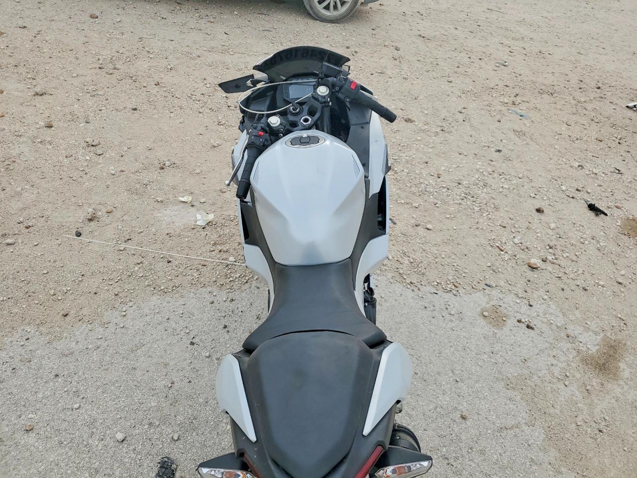 2025 Kawasaki EX500 H