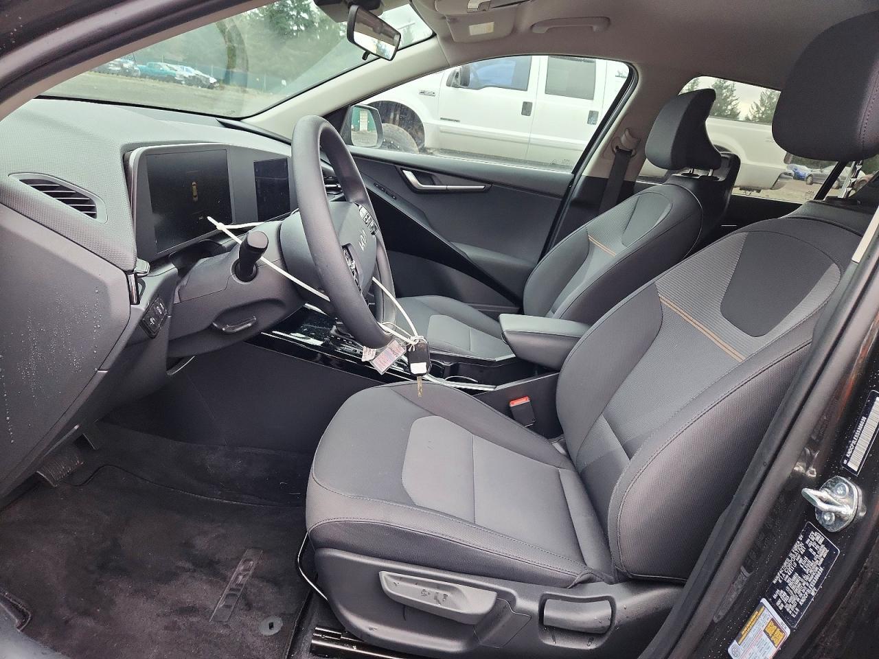 2025 KIA Niro lx